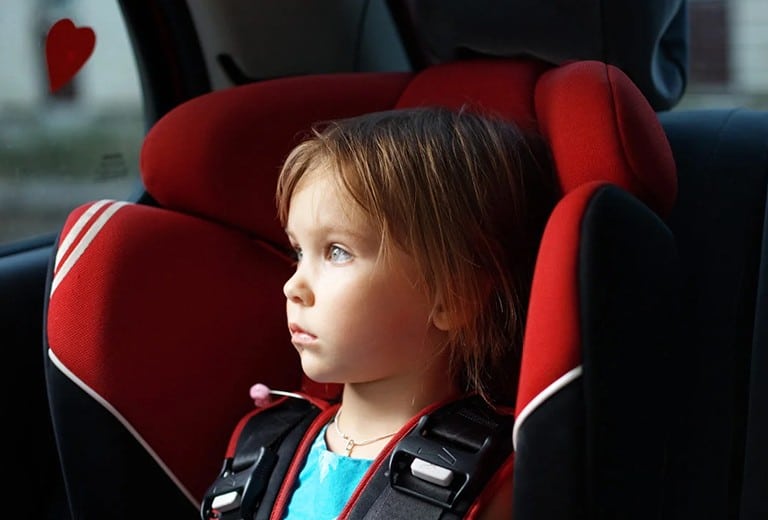 In vehicles with up to nine seats, occupants under 135 cm or less must travel in the rear seats using a restraint system.