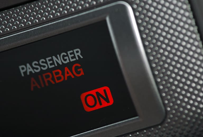 ¿Son peligrosos los airbags para los niños?