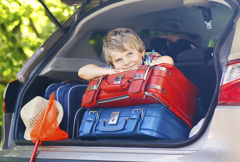 Seguridad infantil en vacaciones: ¿Cómo saber si mi SRI es válido para mi viaje de vacaciones?
