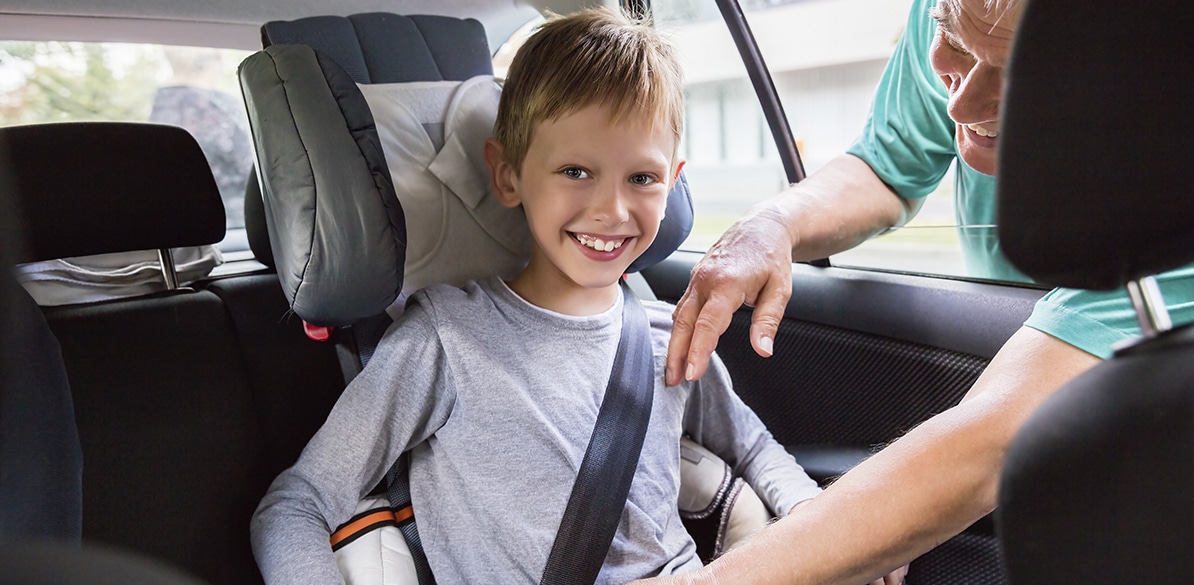 Sistema de retención infantil en el coche secundario
