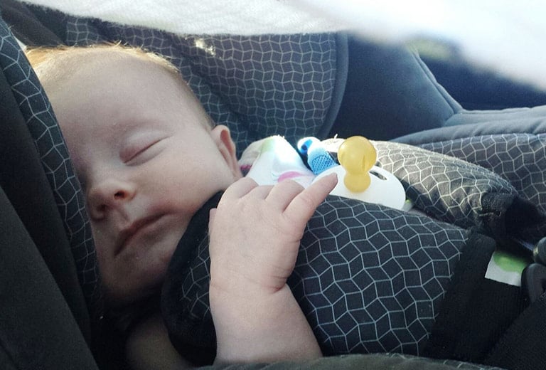 Cómo se debe transportar en el coche a un bebé prematuro