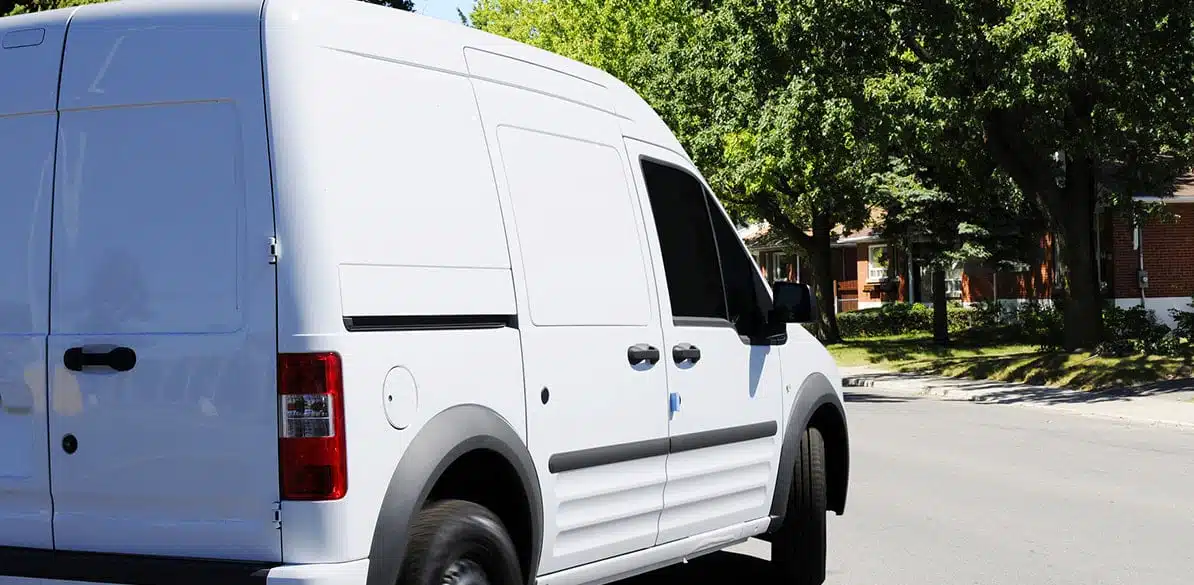 ¿Puedo trasladar a un niño en una furgoneta? Saber cómo se debe viajar en furgoneta, especialmente cómo deben ir los niños, es fundamental para garantizar la seguridad